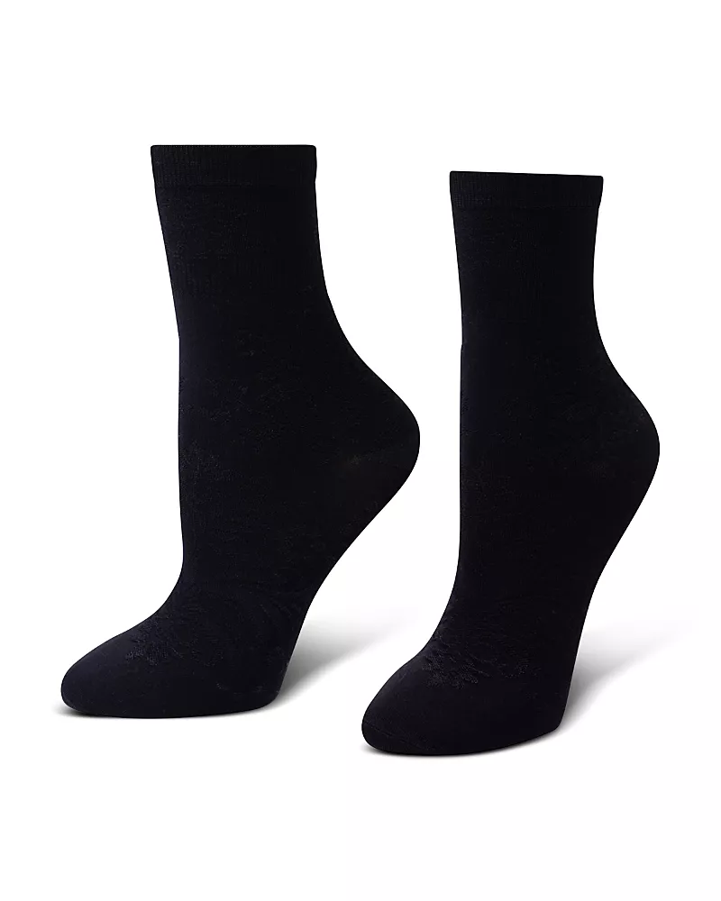 Hue Textured Floral Crew Socks