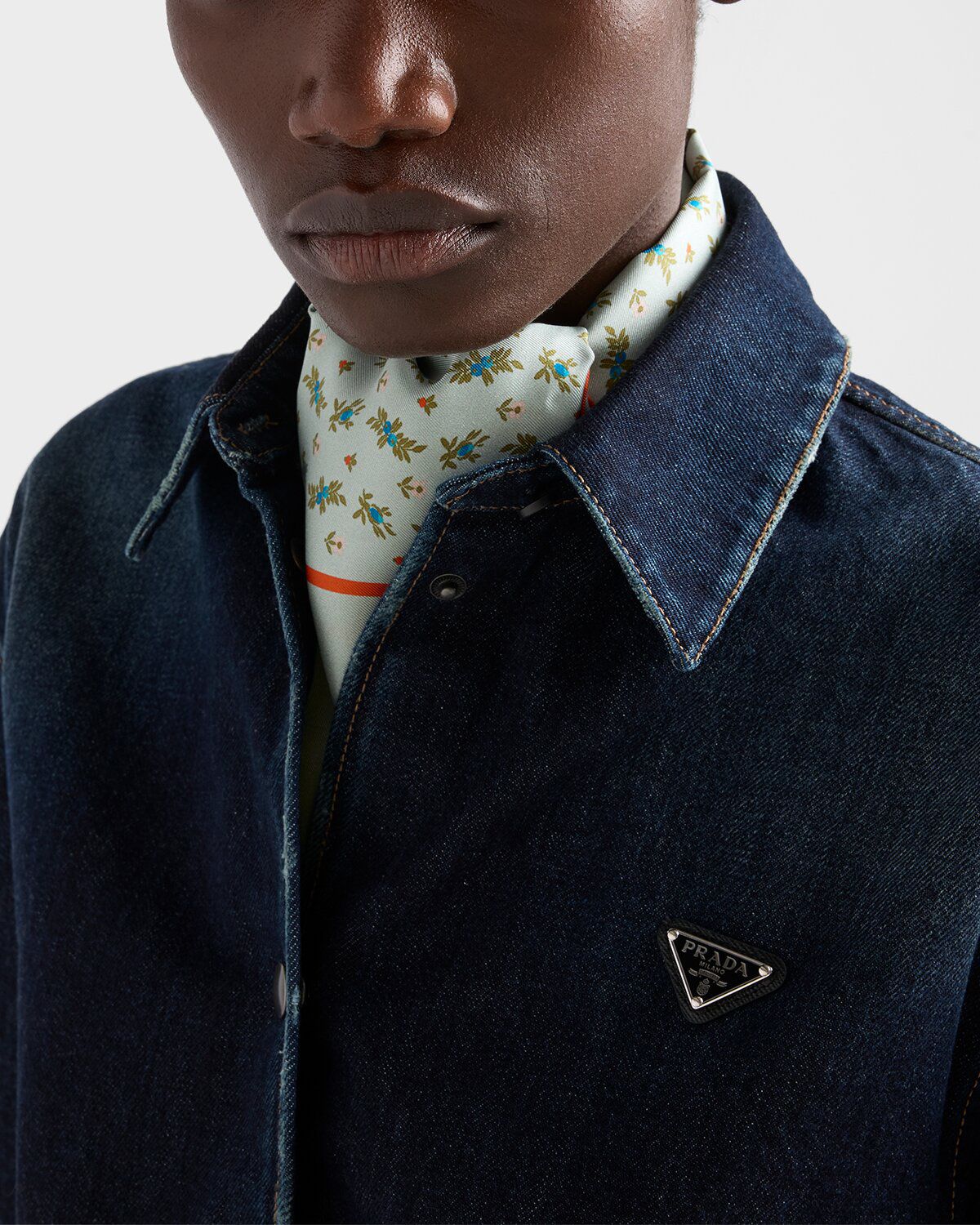 Short-Sleeved Denim Shirt thumbnail 4