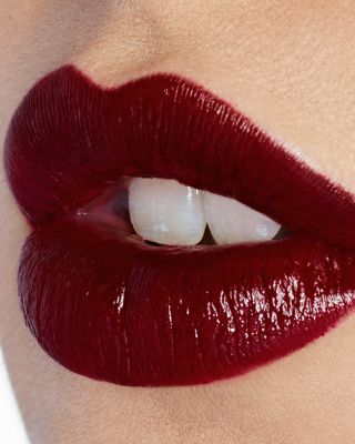 K.I.S.S.I.N.G Fallen from the Lipstick Tree