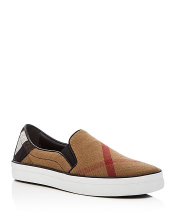 Total 59+ imagen burberry slip on shoes womens