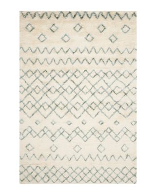Safavieh Casablanca Collection Area Rug, 5' x 8'