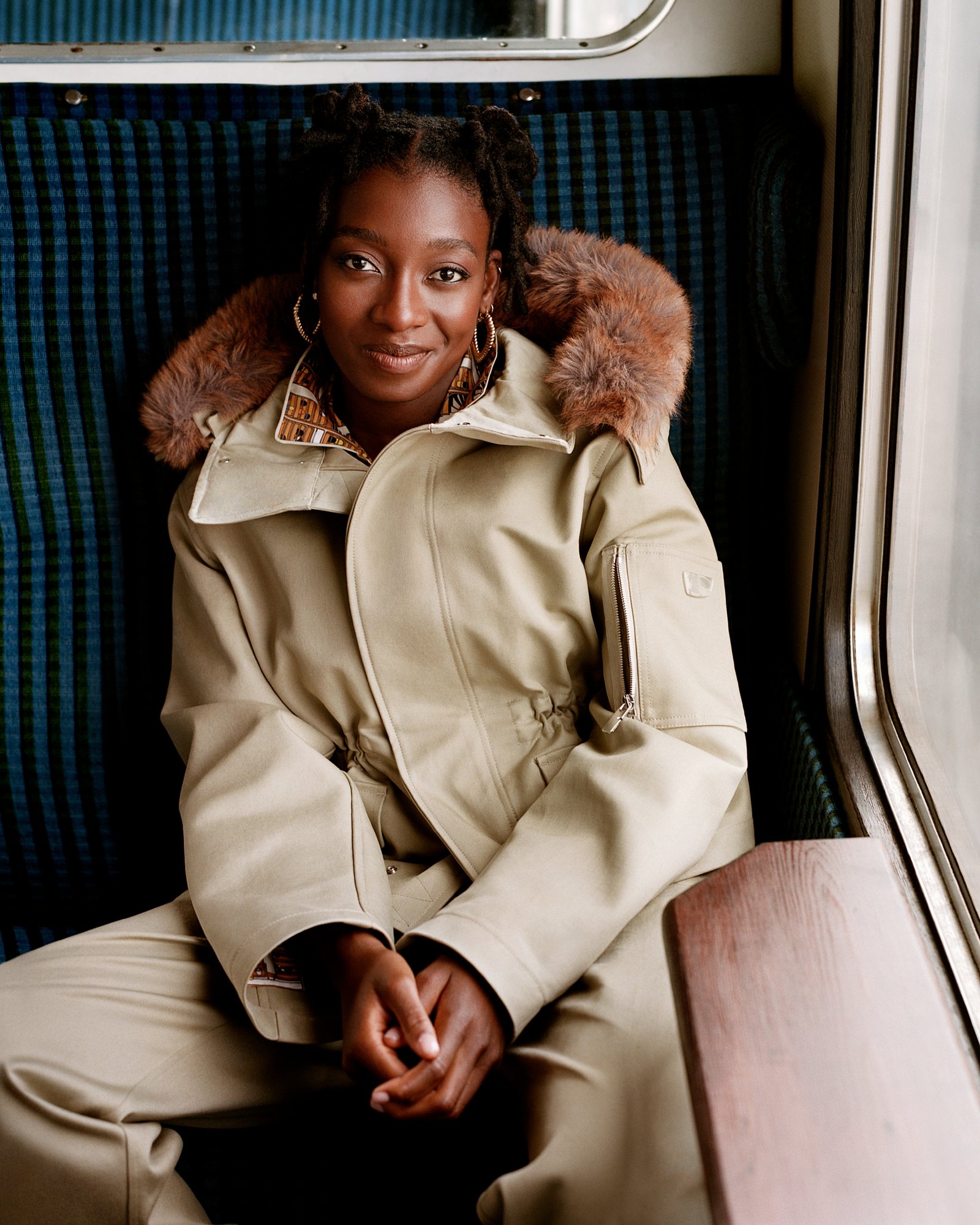 Burberry◇140 ペプラム ダッフルコート ネイビー 裾フレア Burberry◇140 ペプラム ダッフルコート ネイビー 裾フレア
