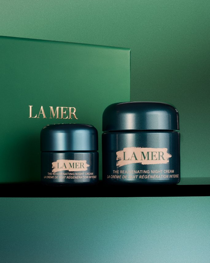 2 jars of La Mer moisturizing cream.