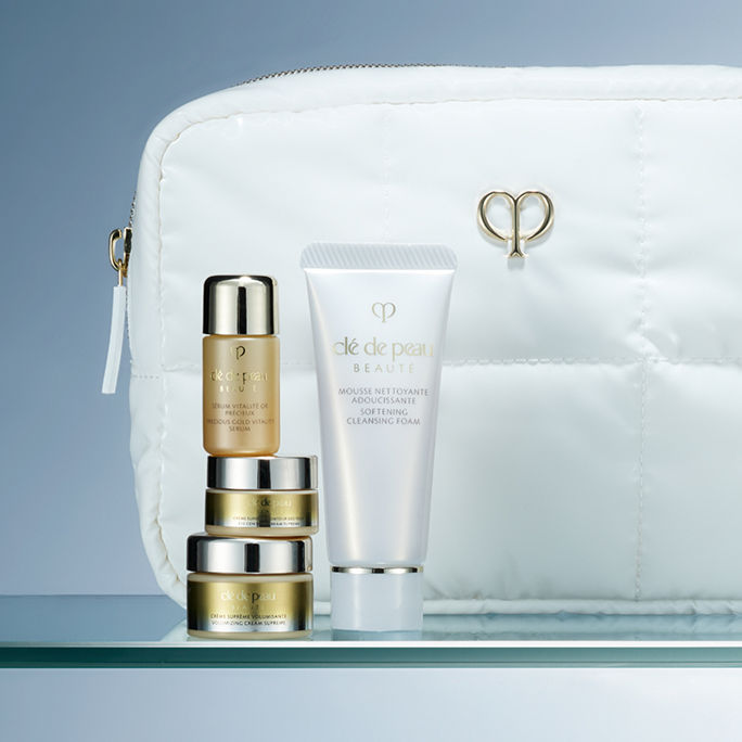 Our favorite free gifts. Ends November 11. Cle de Peau Beaute. Free 5 piece gift with any $300 Cle de Peau Beaute purchase.