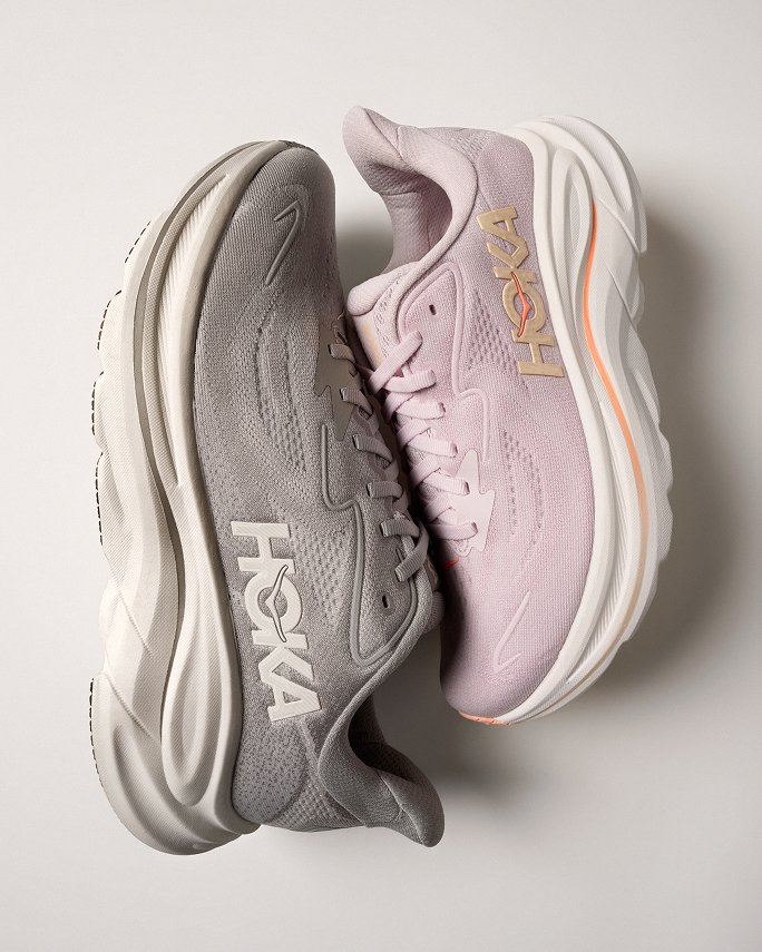 2 Hoka sneakers, one in gray, the other pink. The sneakers guide.