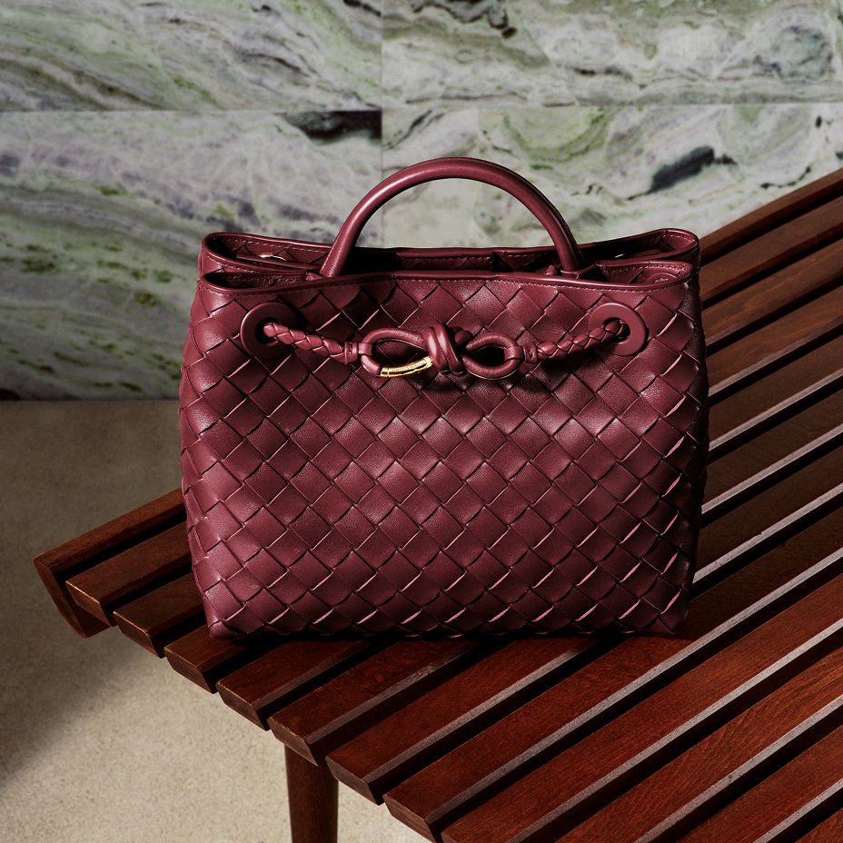 A burgundy Bottega Veneta woven bag. Pre fall collections, Bottega Veneta.
