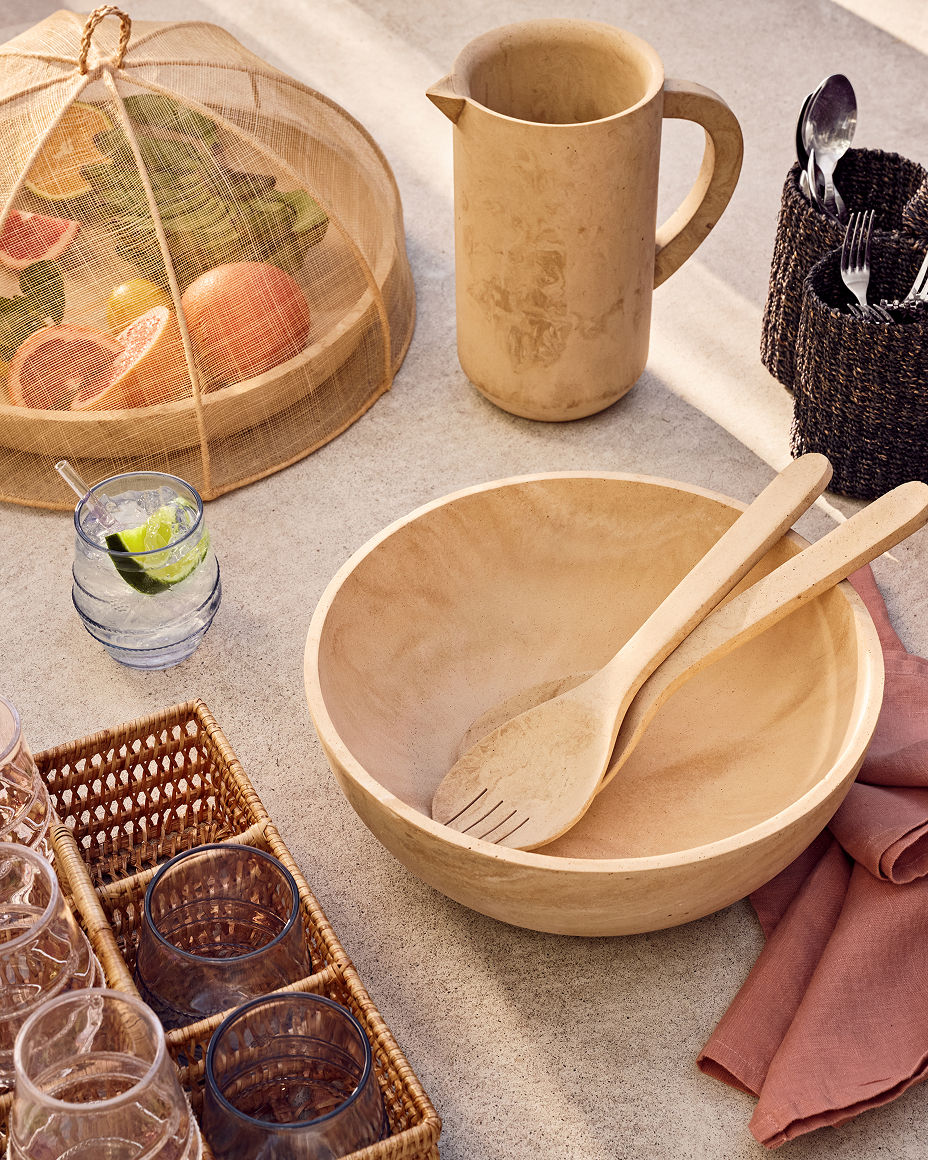Wooden serveware on an outdoor table. Featured shops, the outdoor shop.