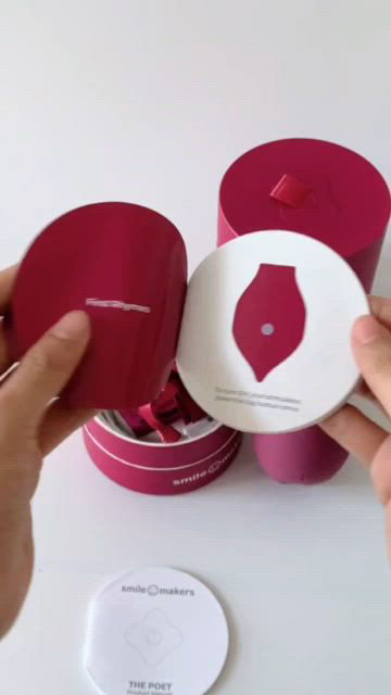 Smile Makers The Poet - Air Pulse Clitoral Massager | Bloomingdale's Beauty  & Cosmetics