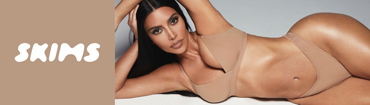 1 photo of celebrity female model in SKIMS matching bra and underwear set.